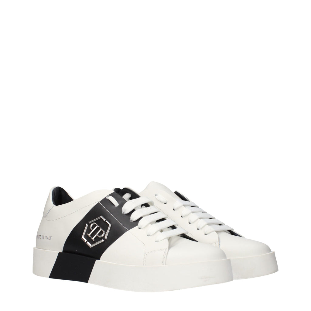 Sneakers en cuir blanc Philipp Plein pour homme, détails de design modernes et semelle blanche épaisse.