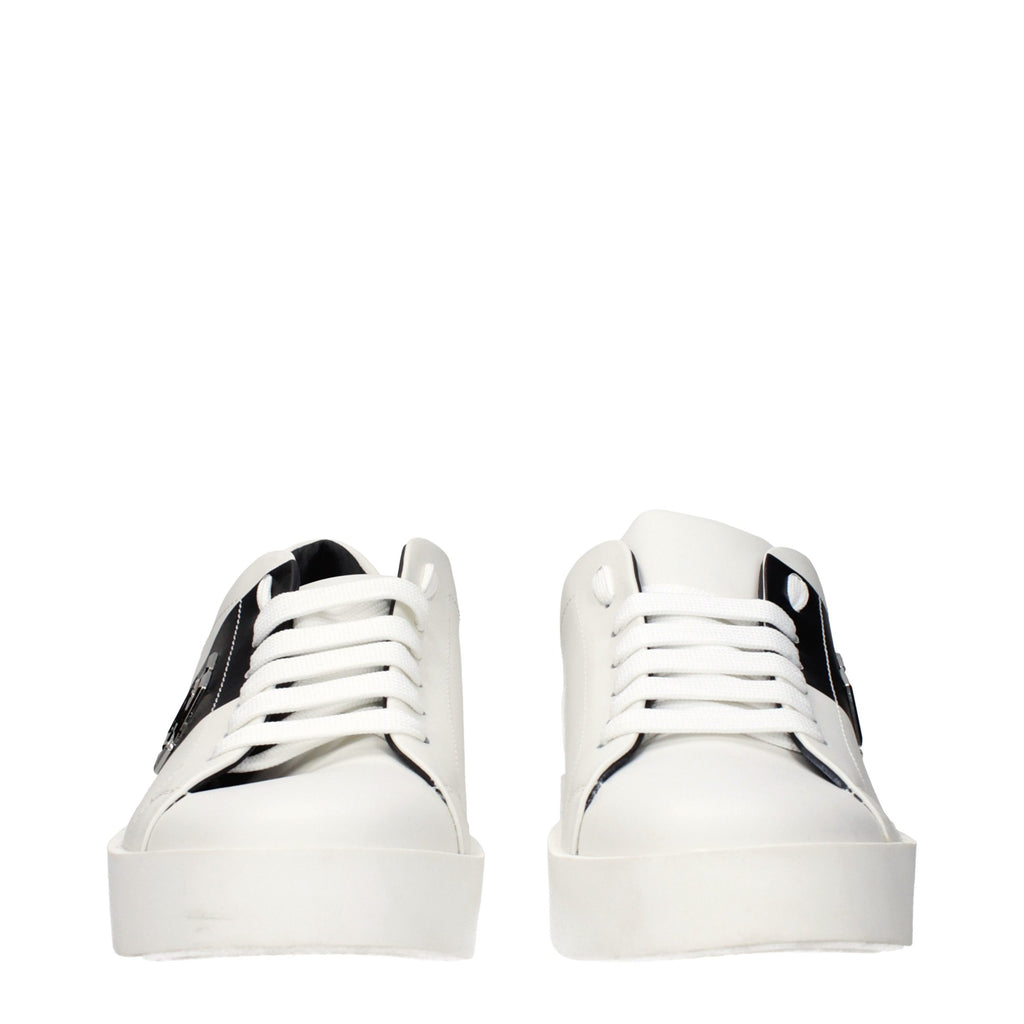 Chaussures sneakers blanches en cuir de la marque Philipp Plein, vue de face avec détails de design élégants.