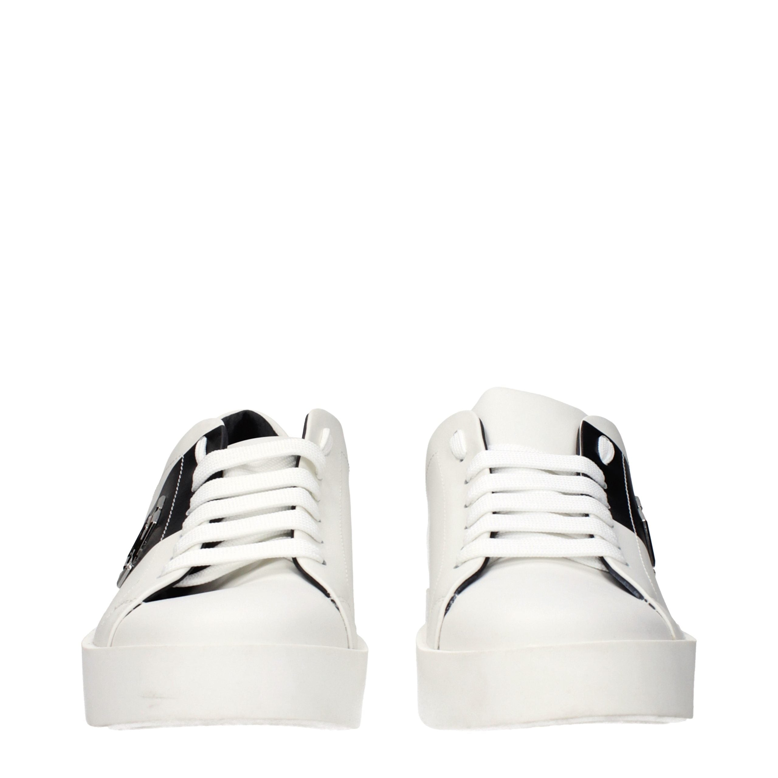 Chaussures sneakers blanches en cuir de la marque Philipp Plein, vue de face avec détails de design élégants.