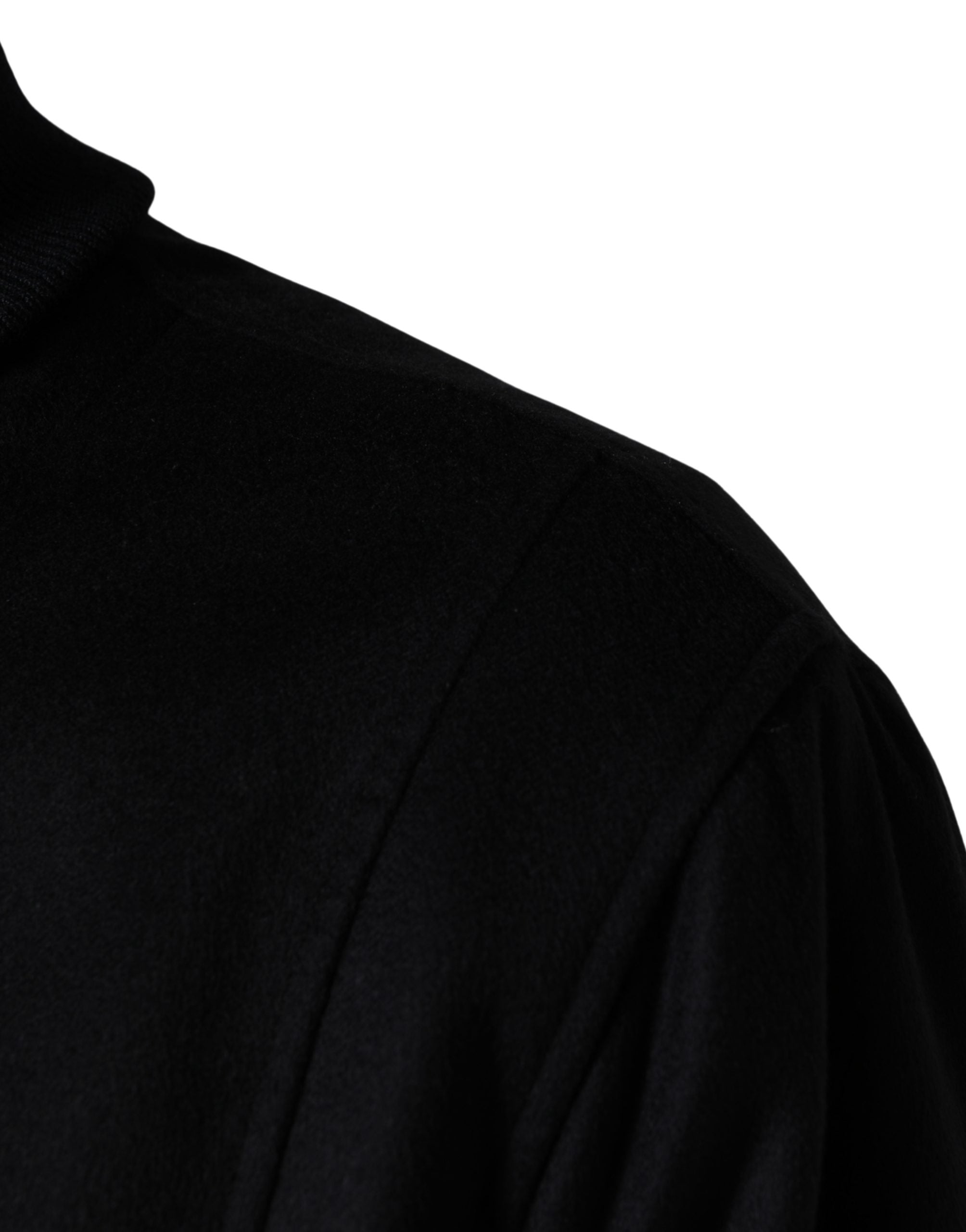 Veste en cachemire noir Dolce & Gabbana à boutons, tricotée, élégante et confortable, vue de face.