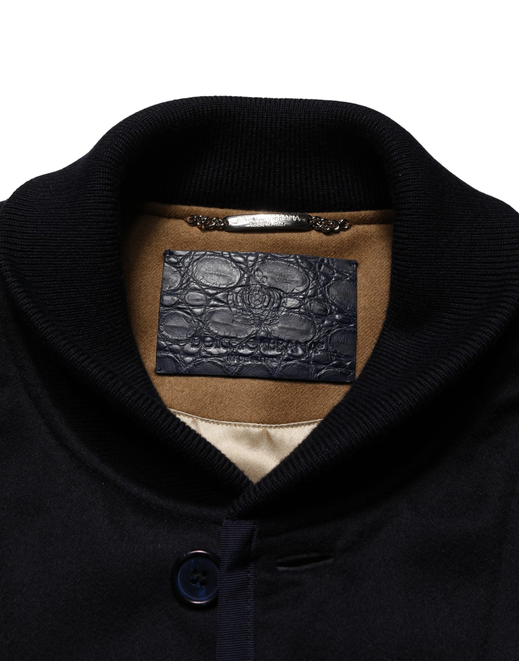 Veste en cachemire noire Dolce & Gabbana à boutons, vue de face, détails du tricot et style élégant.