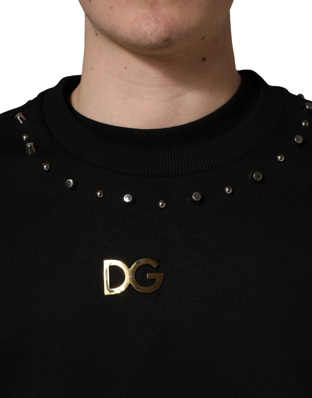 Sweat-shirt Dolce & Gabbana en coton noir avec embellissements, style décontracté et détails tendance visible sur l’image.