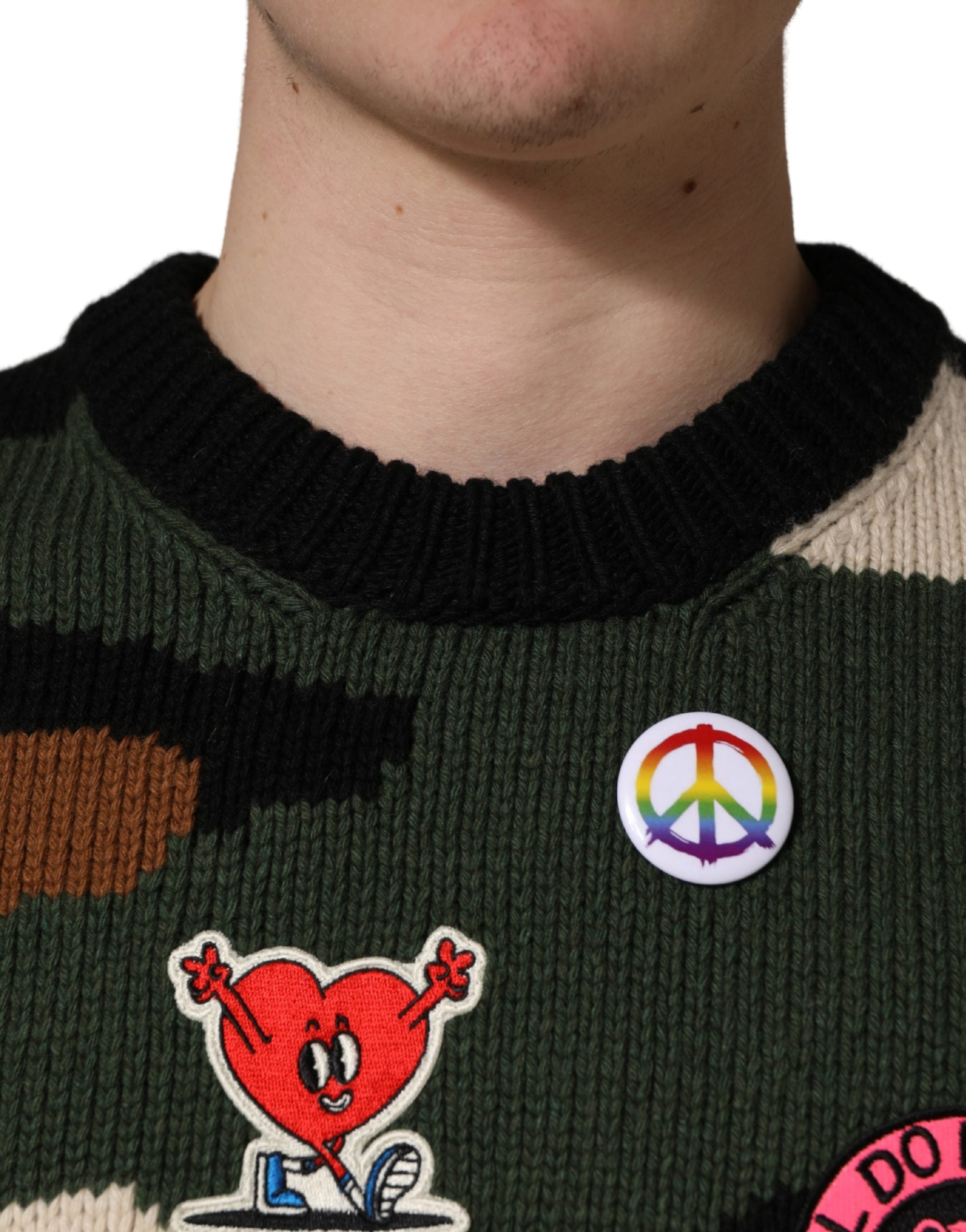 Pull à manches longues Dolce & Gabbana en tricot intarsia camouflage multicolore, style moderne et tendance.