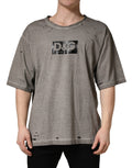 T-shirt en coton gris avec logo Dolce & Gabbana imprimé, col rond, porté à plat, vue de face.