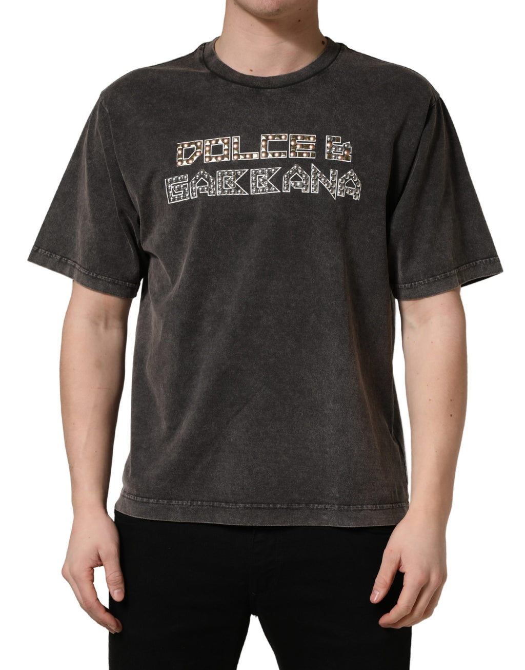 T-shirt homme gris Dolce & Gabbana avec logo orné, col rond et design élégant, en coton confortable.