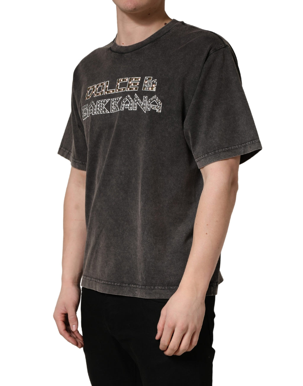 T-shirt homme gris Dolce & Gabbana à logo orné, col rond, style décontracté avec détails élégants.