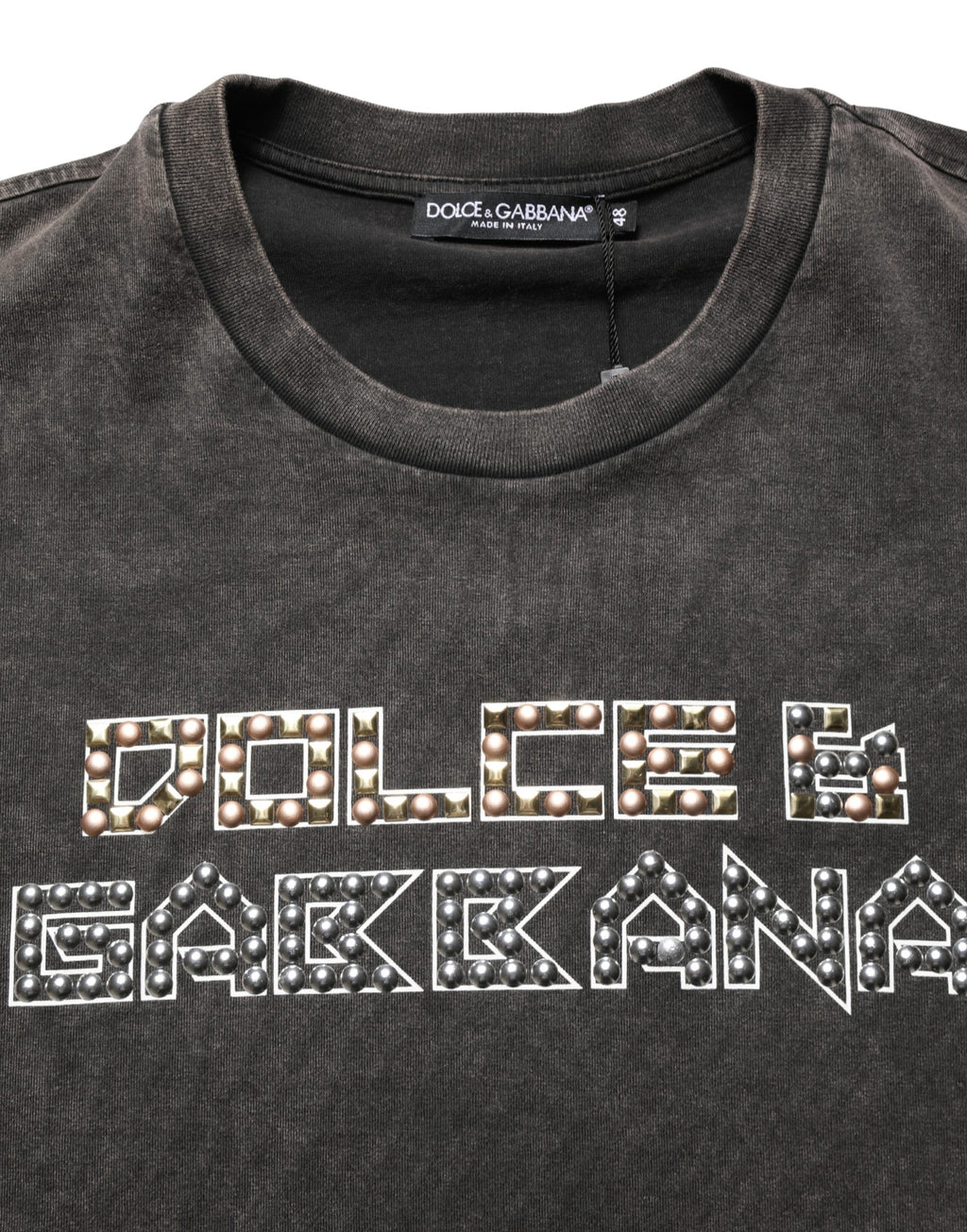 T-shirt homme Dolce & Gabbana gris avec logo orné, col rond, matière douce et élégante.