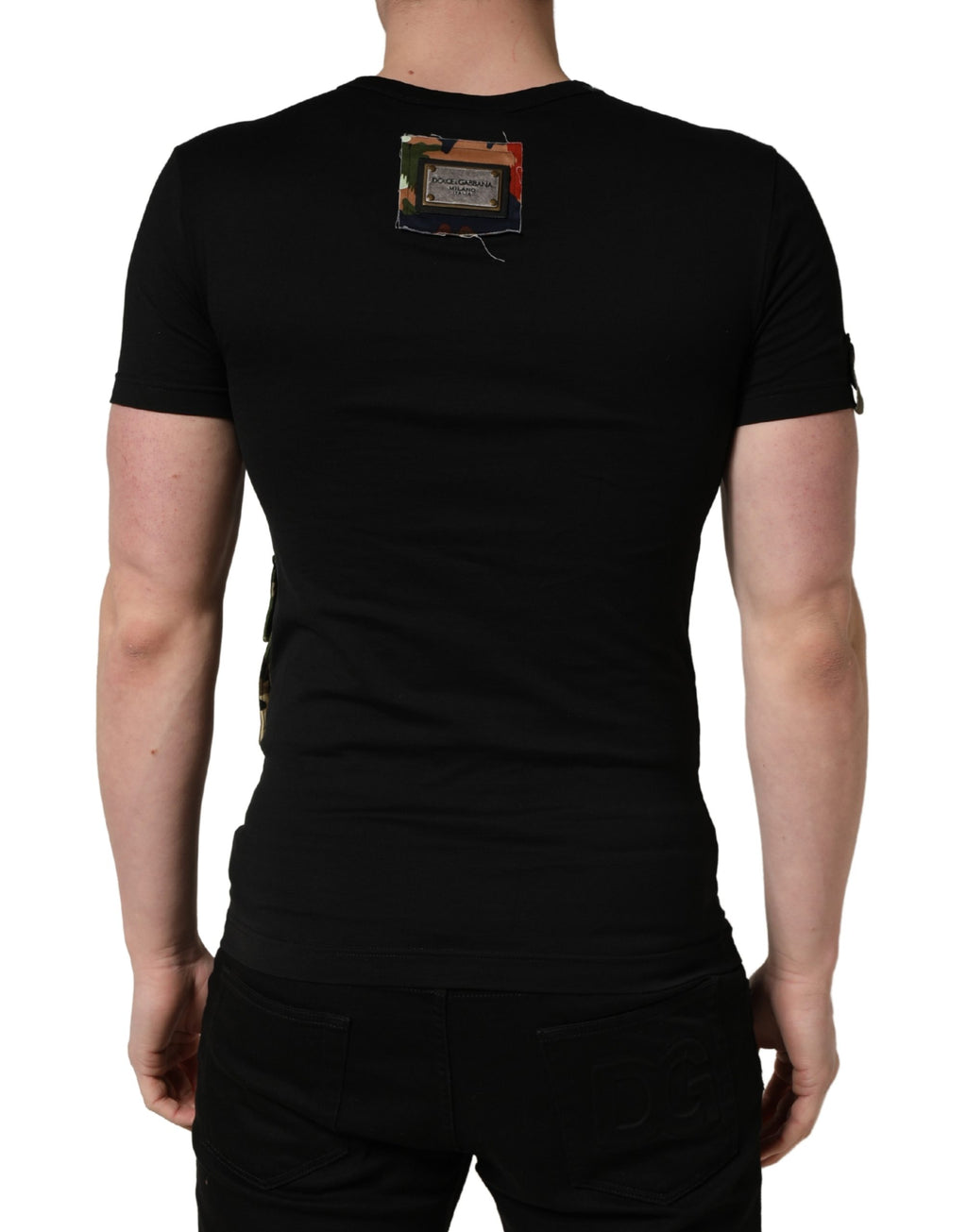 T-shirt noir Dolce & Gabbana avec motif camouflage, poche avant, style homme élégant et décontracté.