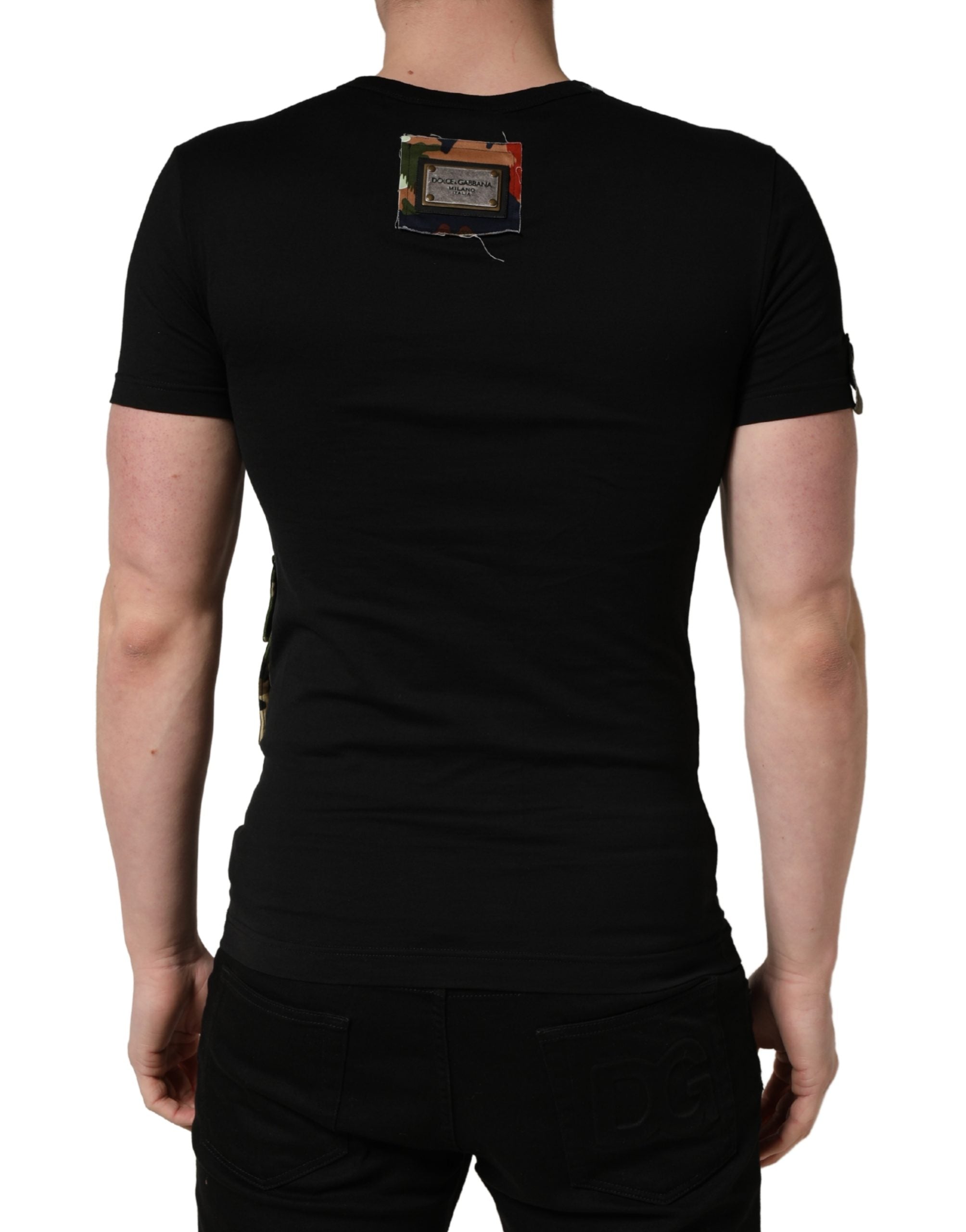 T-shirt noir Dolce & Gabbana avec motif camouflage, poche avant, style homme élégant et décontracté.