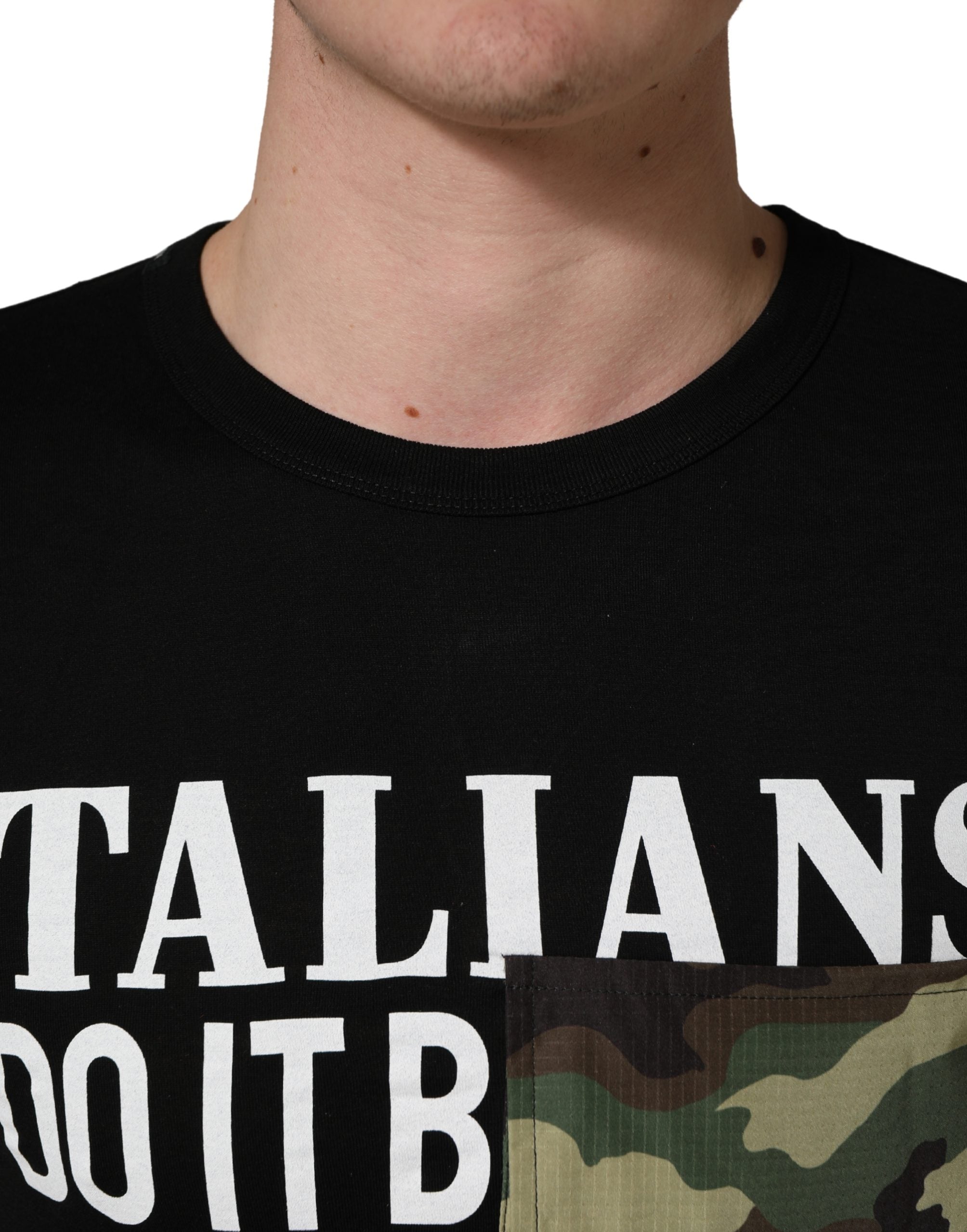 T-shirt noir Dolce & Gabbana avec motif camouflage, poche sur la poitrine, style décontracté pour homme.