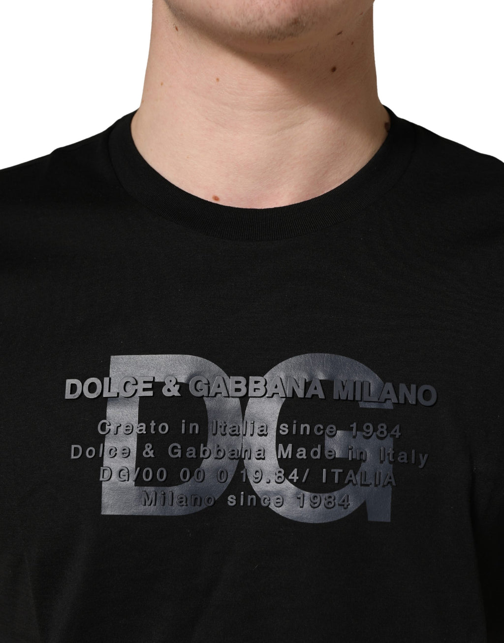 T-shirt noir en coton Dolce & Gabbana avec logo DG imprimé, col rond et style décontracté.
