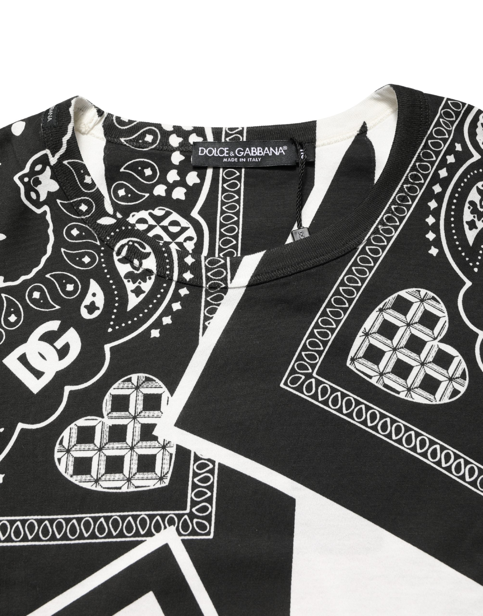T-shirt à col rond en coton noir et blanc Dolce & Gabbana avec bandana imprimé, style décontracté et élégant.