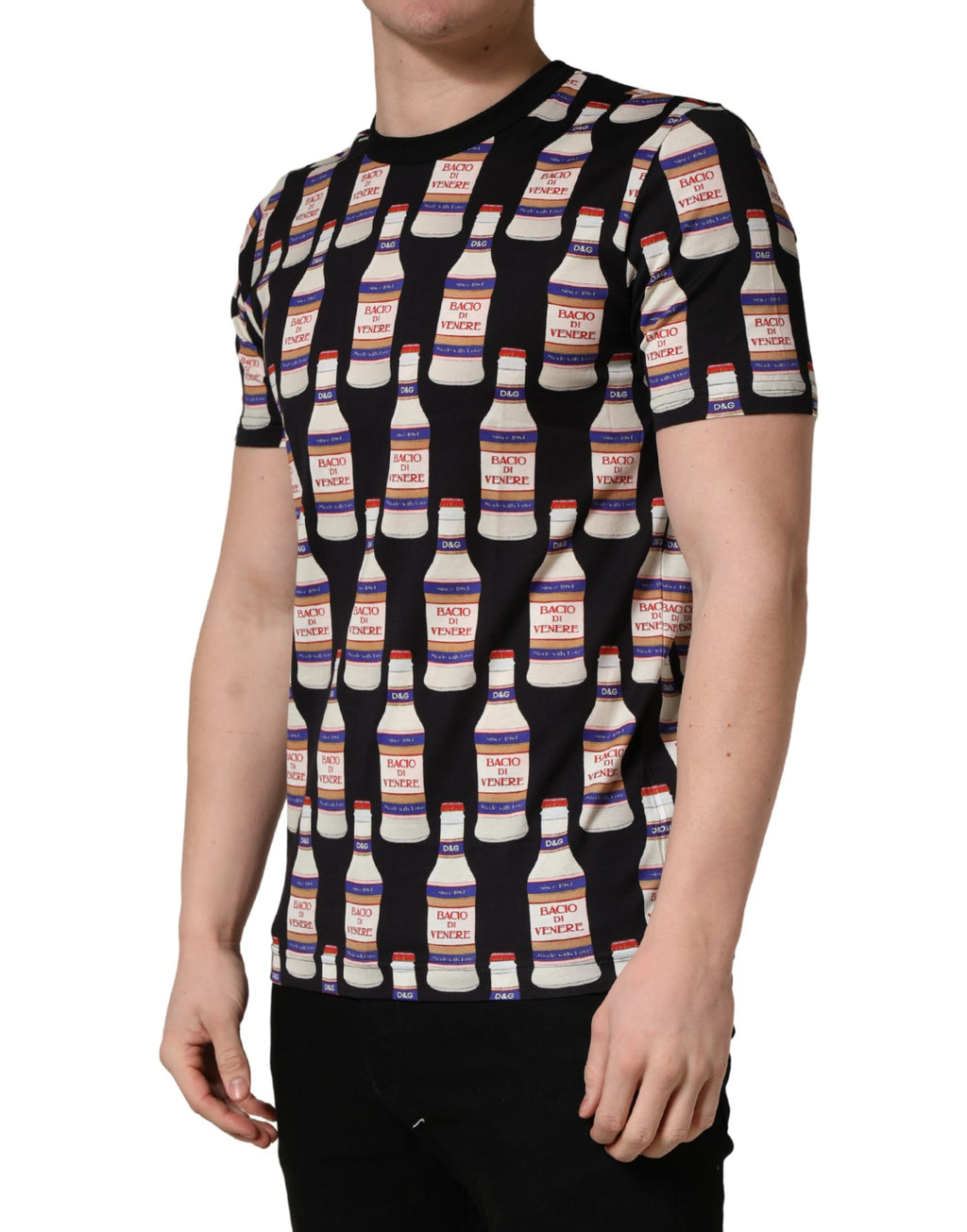 T-shirt en coton noir Dolce & Gabbana avec motif bouteille imprimé, col rond élégant et coupe moderne.