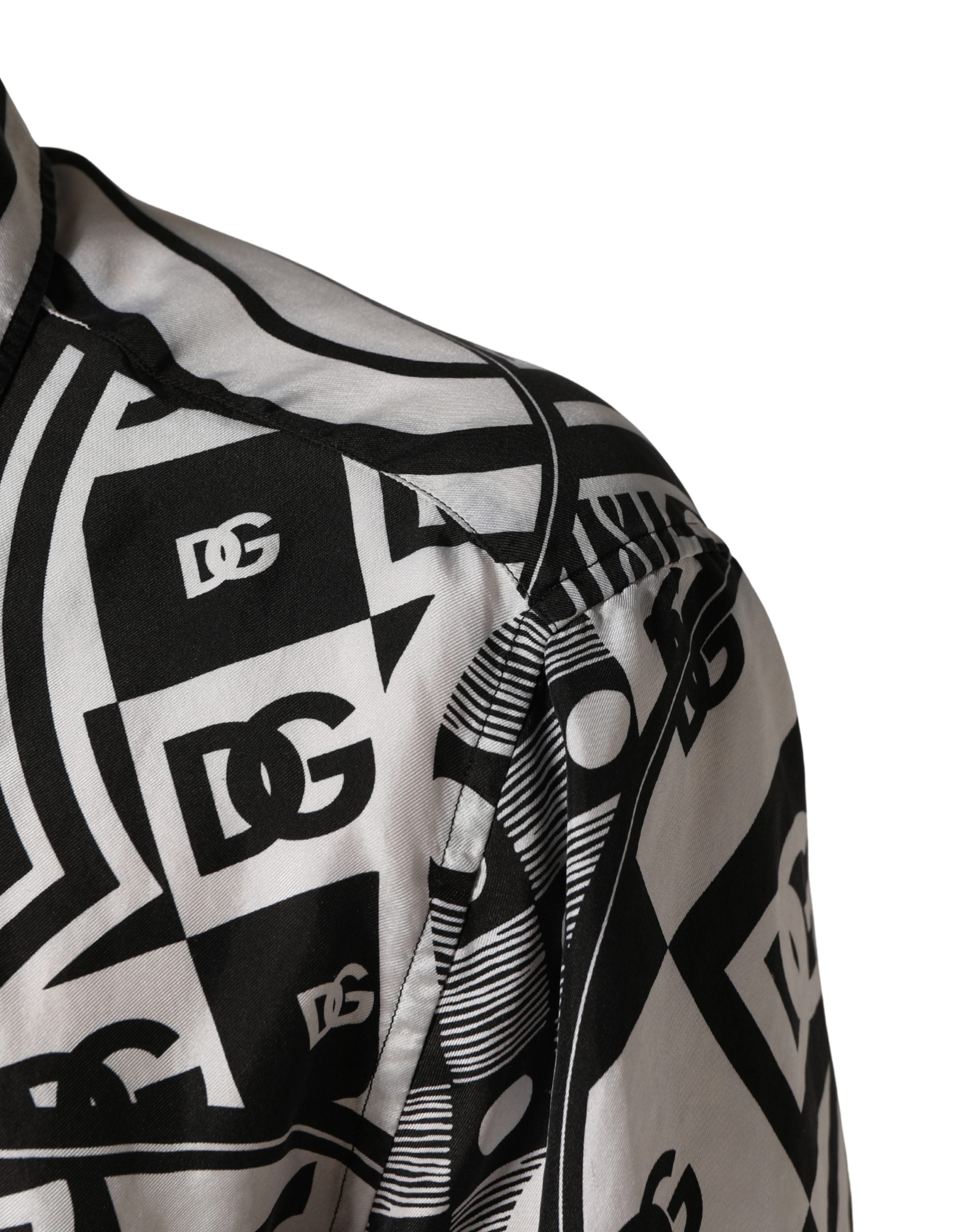 Chemise Dolce & Gabbana à col avec imprimé bandana noir et blanc, coton élégant, vue de face.