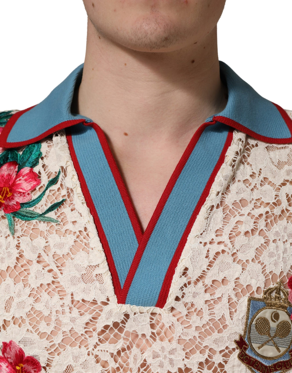 Polo Dolce & Gabbana beige avec broderie florale et détails en dentelle, style tennis Club, pour homme.