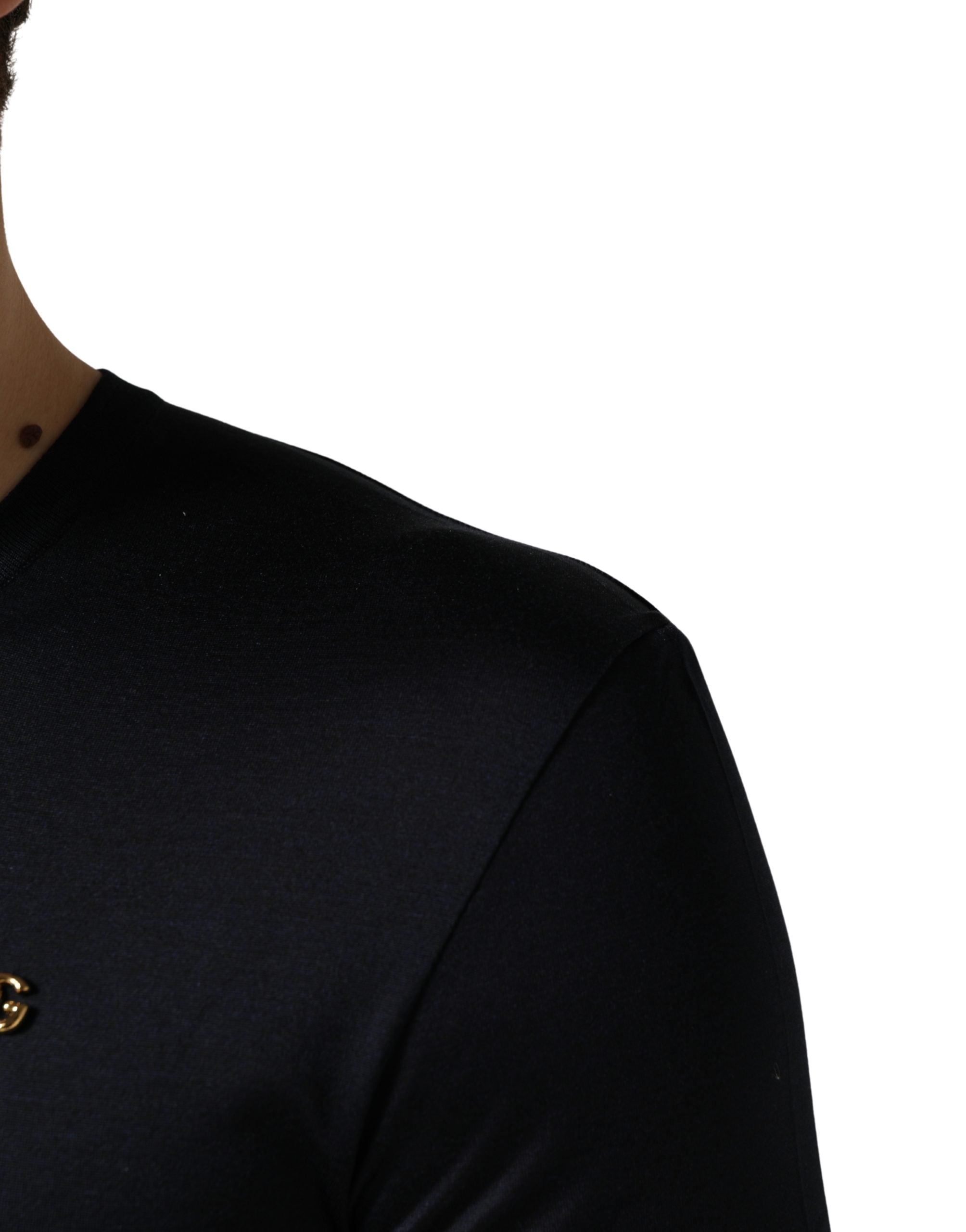 T-shirt homme en soie bleu foncé Dolce & Gabbana avec logo DG, col rond, style décontracté et élégant.