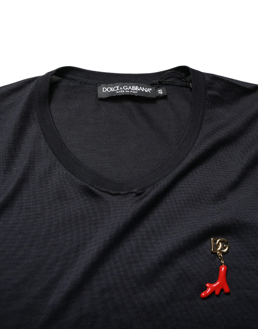 T-shirt homme en soie bleu foncé Dolce & Gabbana avec logo DG, col rond, design élégant et confortable.