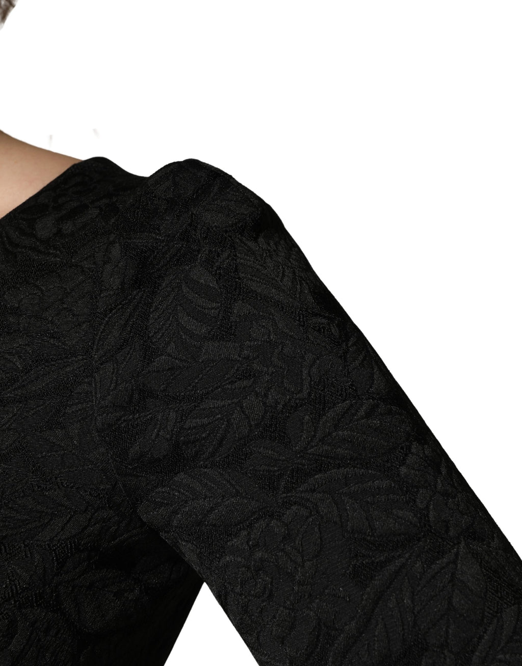 Robe droite noire en brocart floral Dolce & Gabbana, longueur genou, élégante et raffinée, avec motif floral sophistiqué.