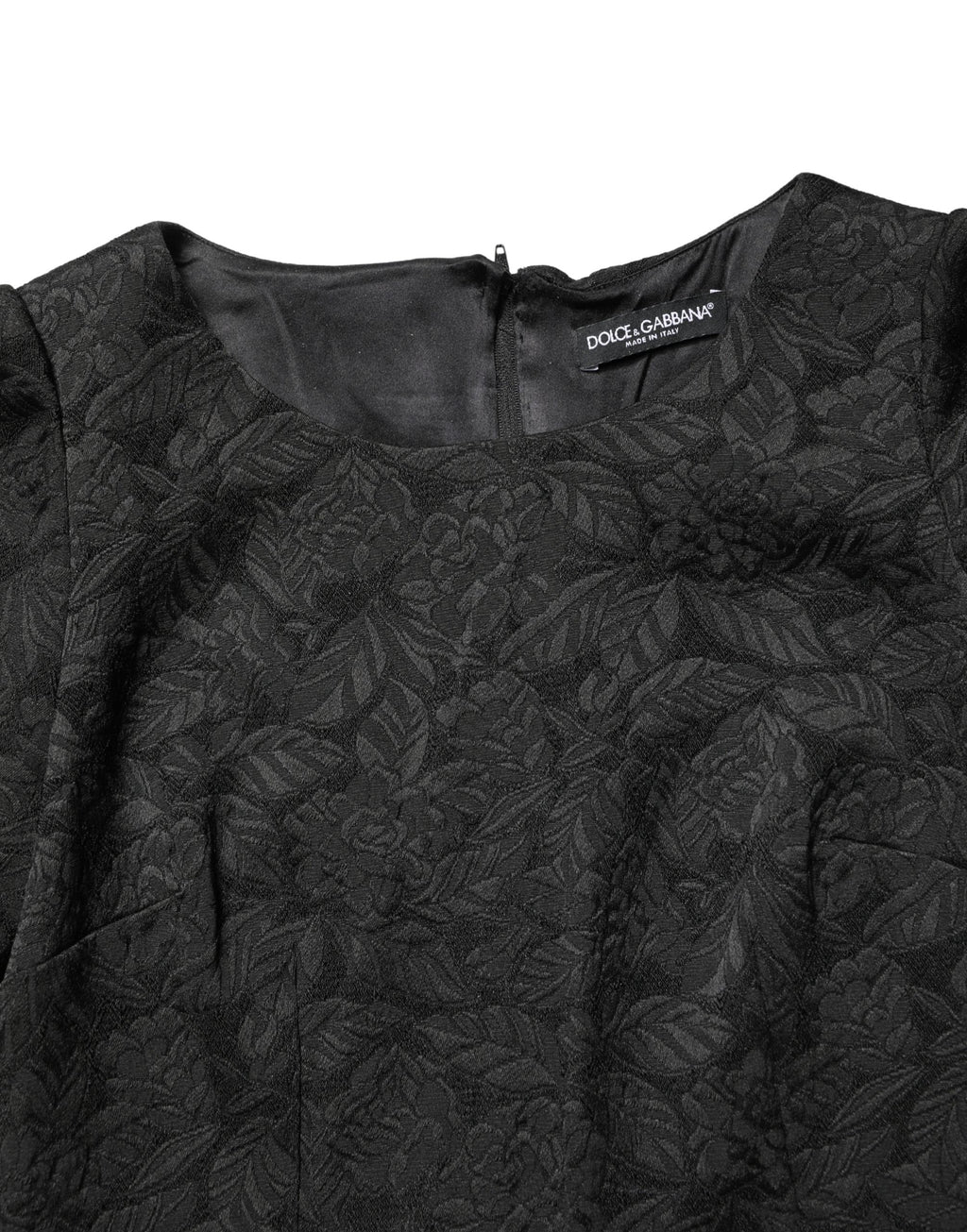 Robe droite noire en brocart floral Dolce & Gabbana, longueur genou, vêtement élégant pour femmes.