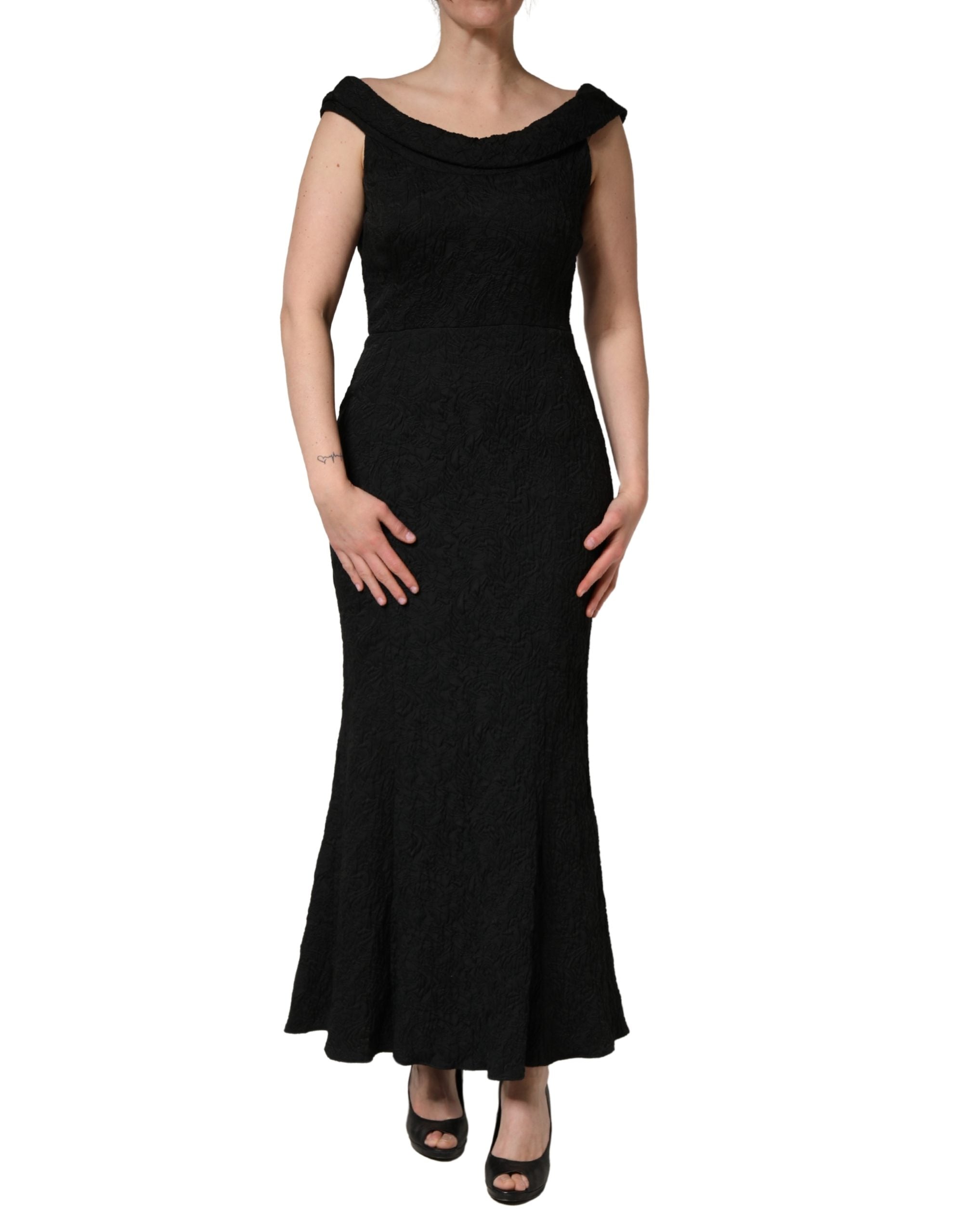 Robe sirène en brocart floral noir de Dolce & Gabbana, ajustée et élégante, avec détails sophistiqués.