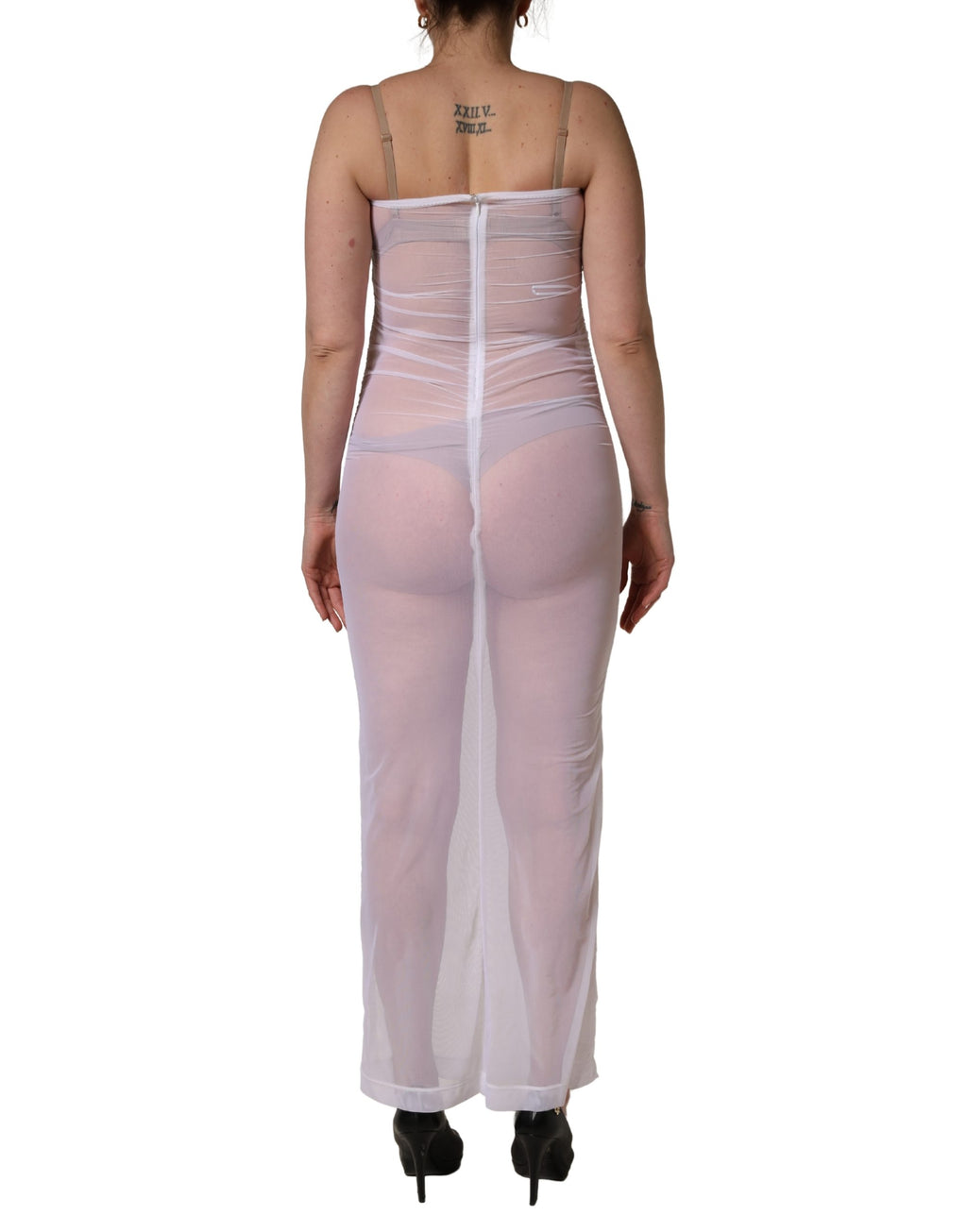 Robe longue en nylon transparent blanche de Dolce & Gabbana, robe moulante et élégante.
