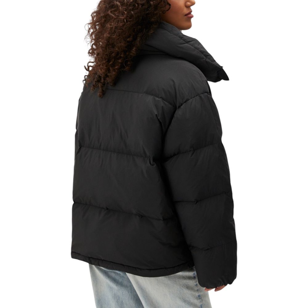 Manteau noir en polyester de Calvin Klein Jeans, coupe élégante et moderne, visible avec fermeture éclair et col haut.