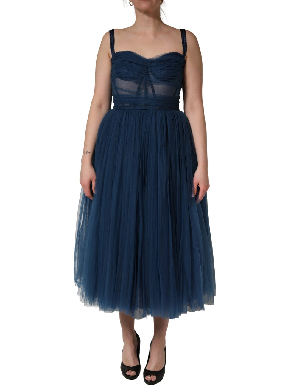 Robe midi en tulle bleu sans manches de Dolce & Gabbana, coupe A-line élégante et fluide, idéale pour une occasion chic.