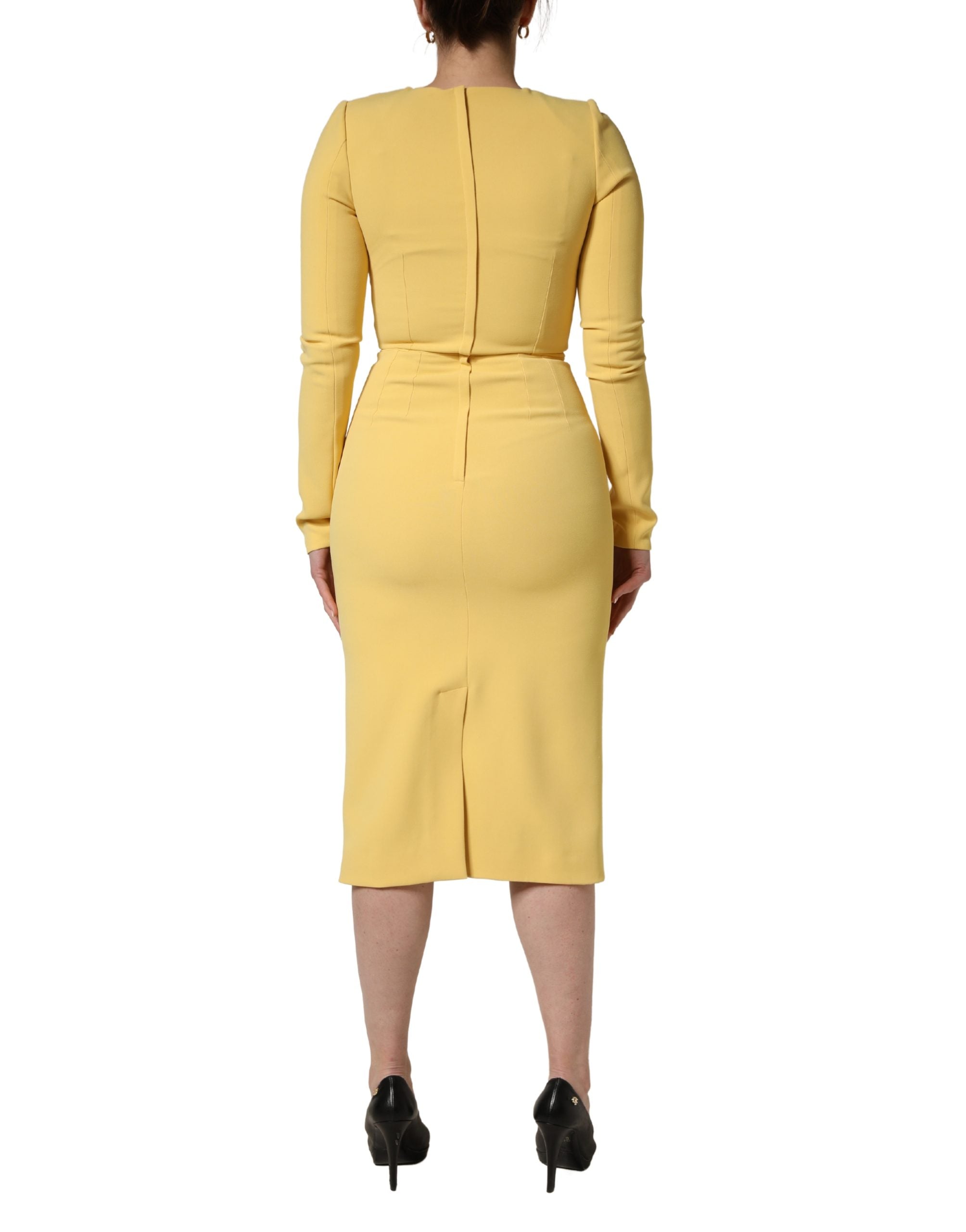 Robe midi longue en soie jaune Dolce & Gabbana à manches longues, coupe cintrée et élégante.