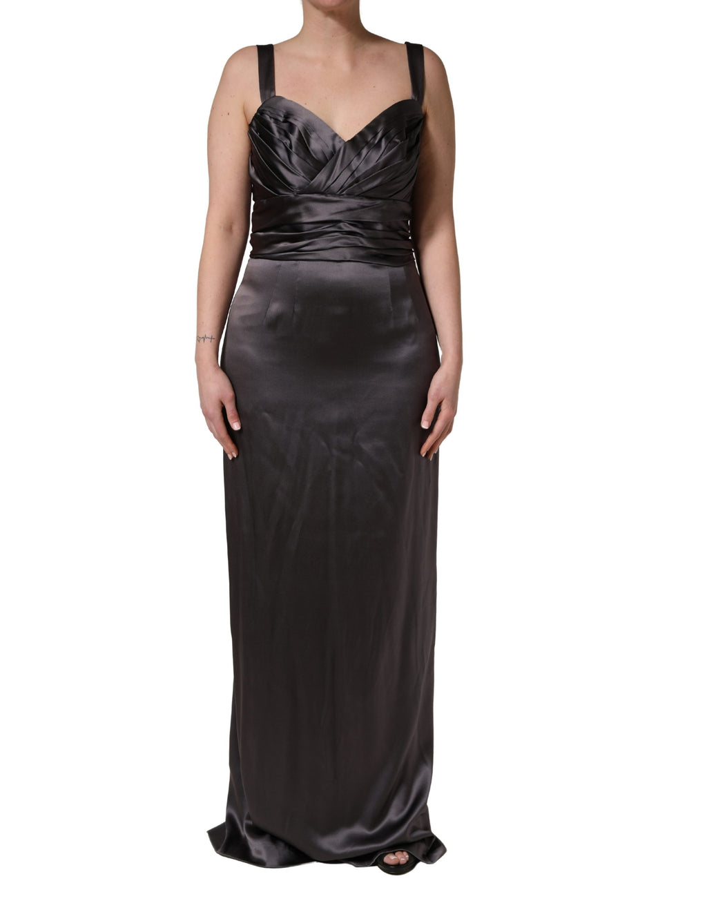 Robe sans manches en satin noir de Dolce & Gabbana avec décolleté en cœur, style élégant et sophistiqué.
