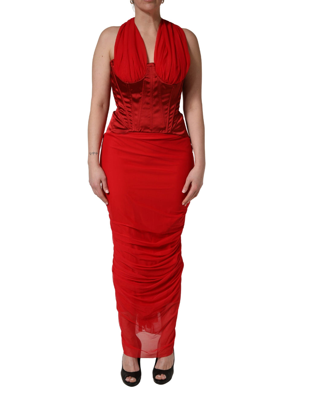 Robe noire sans manches Dolce & Gabbana, corset rouge à halter, coupe ajustée et élégante, parfaite pour une occasion sophistiquée.