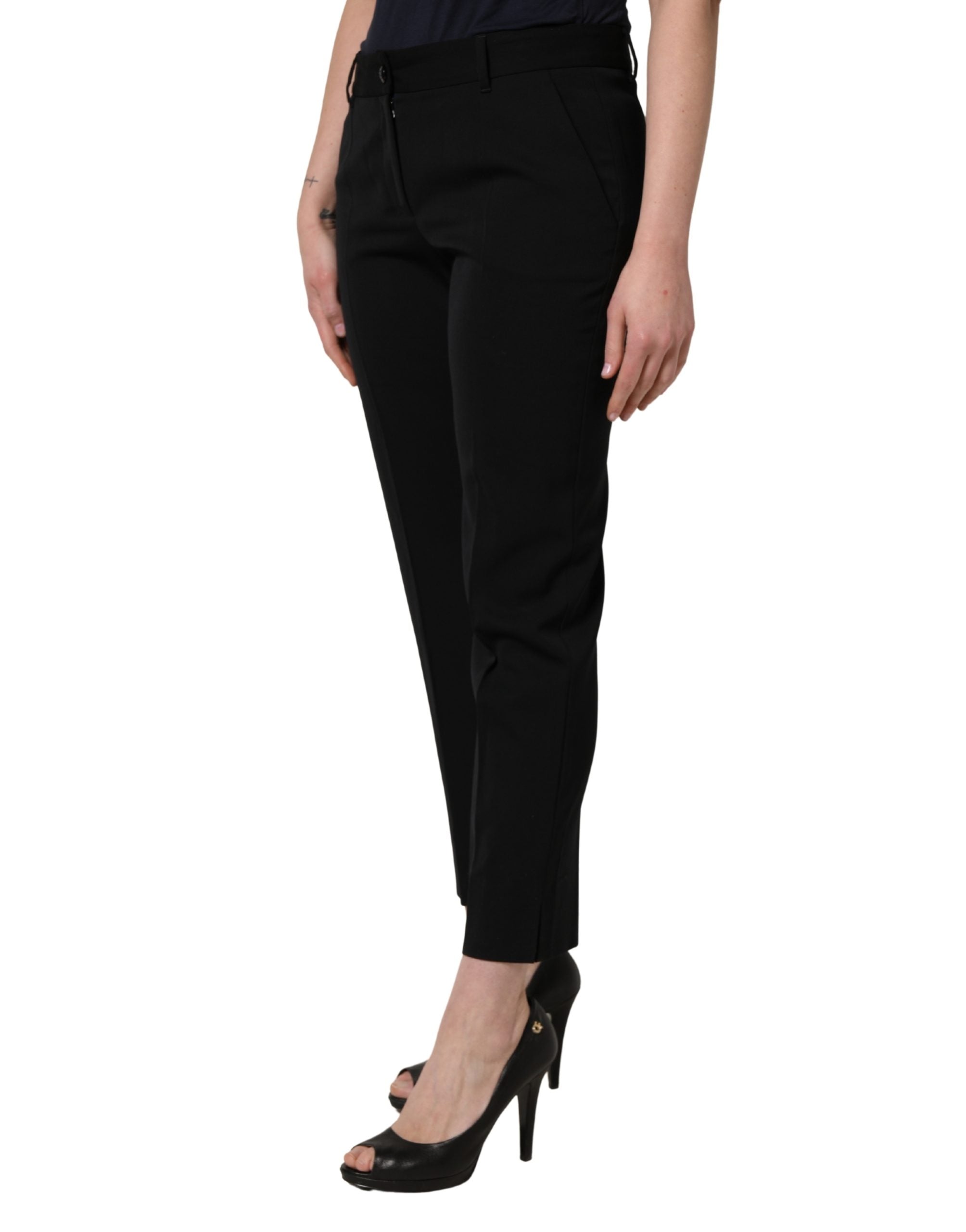 Pantalon noir en laine Dolce & Gabbana, taille haute, cropped et fuselé, vue de face sur un fond blanc.