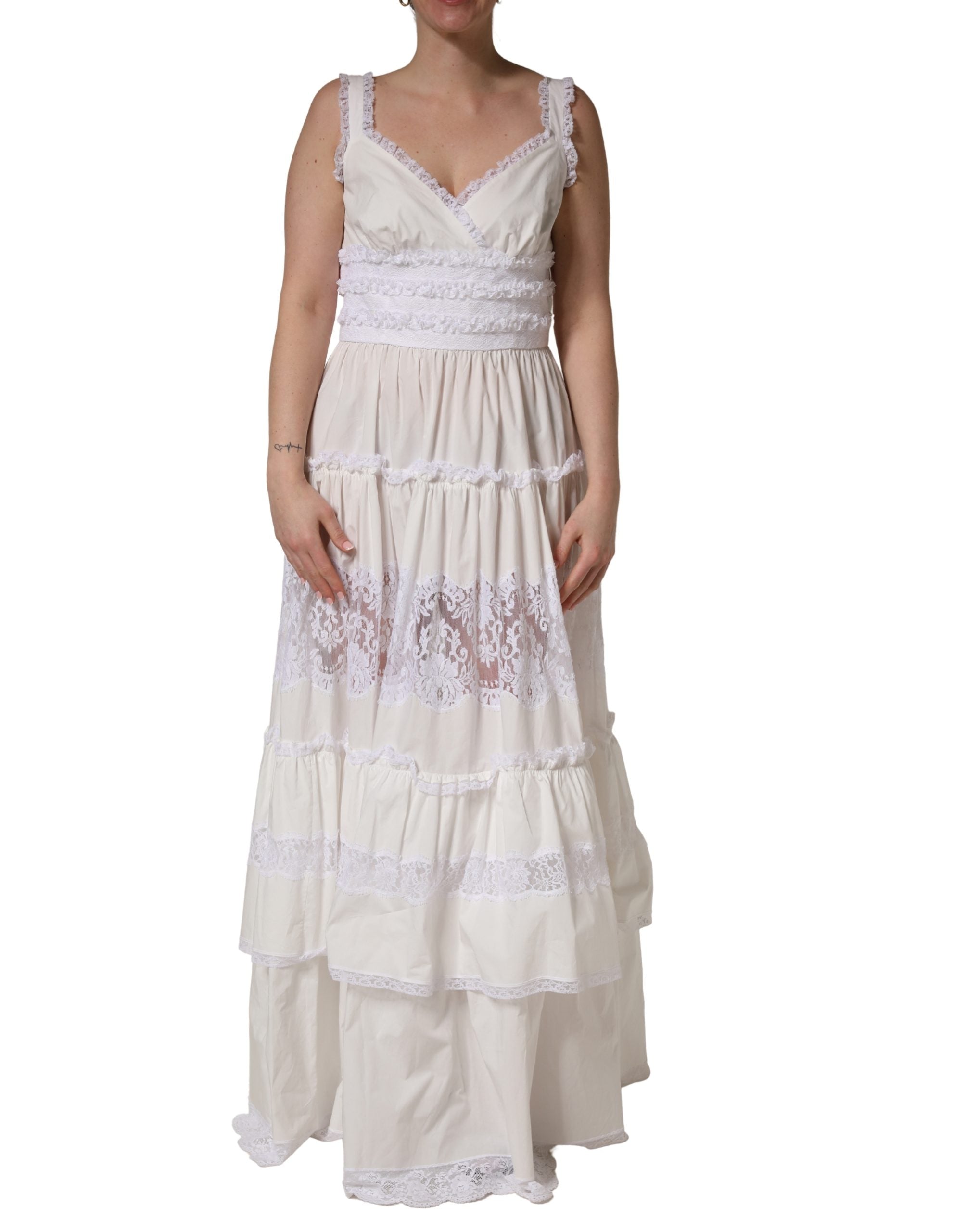 Robe longue en coton blanc sans manches avec dentelle, Dolce & Gabbana, élégante robe d'été à la mode.