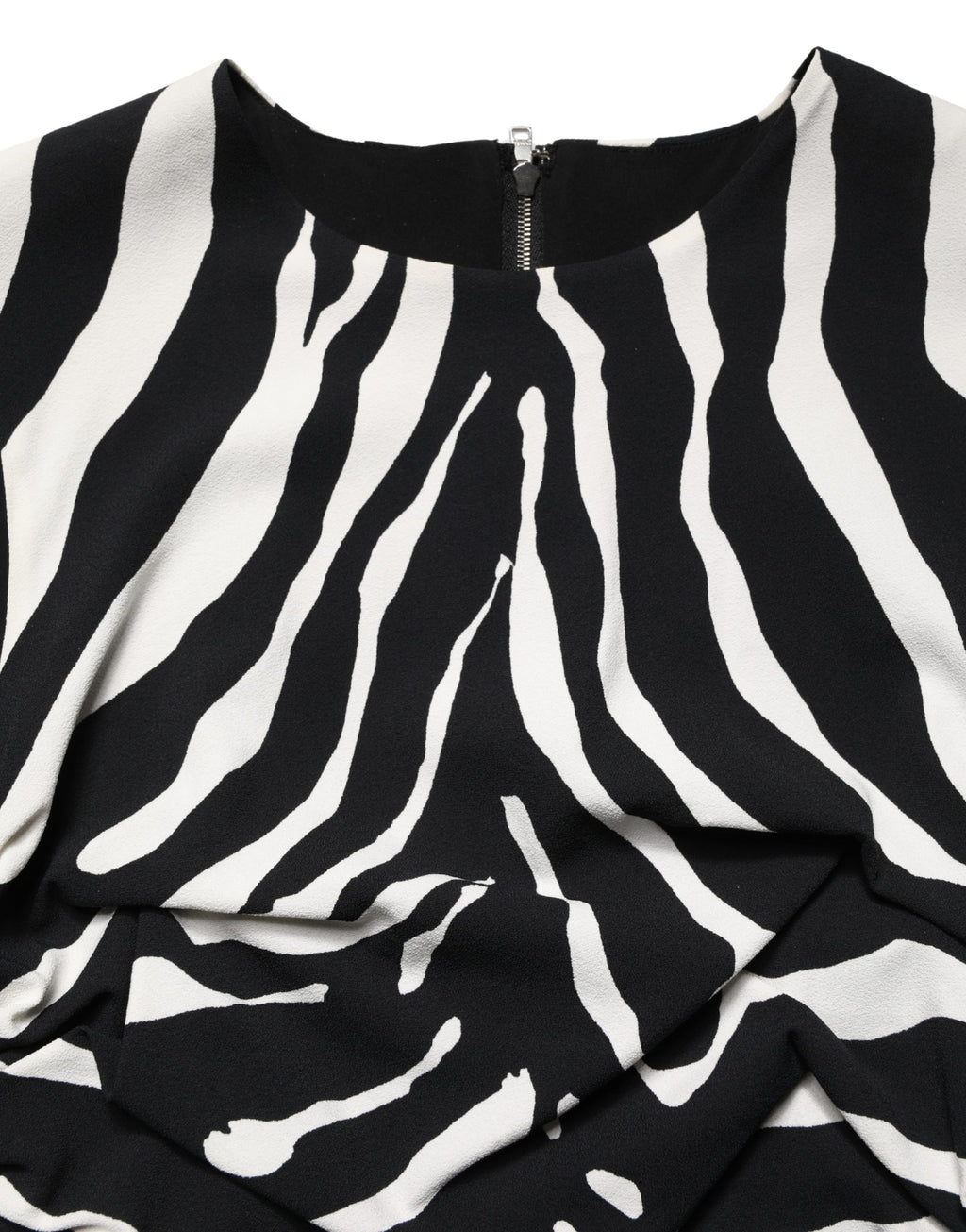Robe longue en cady noir et blanc à imprimé zèbre de Dolce & Gabbana, taille calf, élégante et sophistiquée.