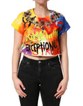 Top court en jersey Dolce & Gabbana avec graffitis multicolores et cristaux, coupe courte et style contemporain.