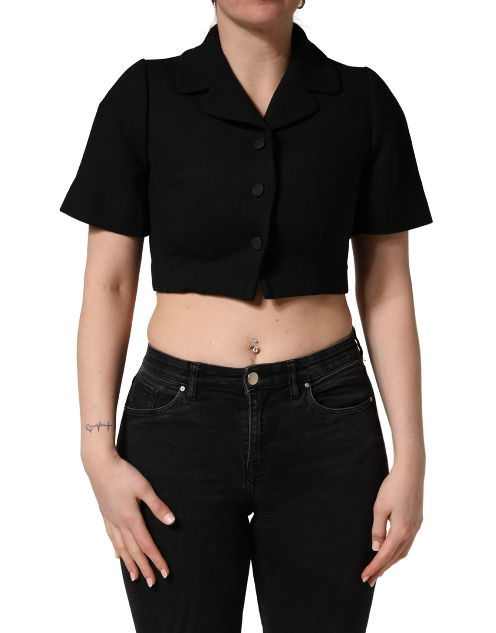 Blouse cropée noire à col Dolce & Gabbana, manches courtes, vue de face avec détails de fabrication élégants.
