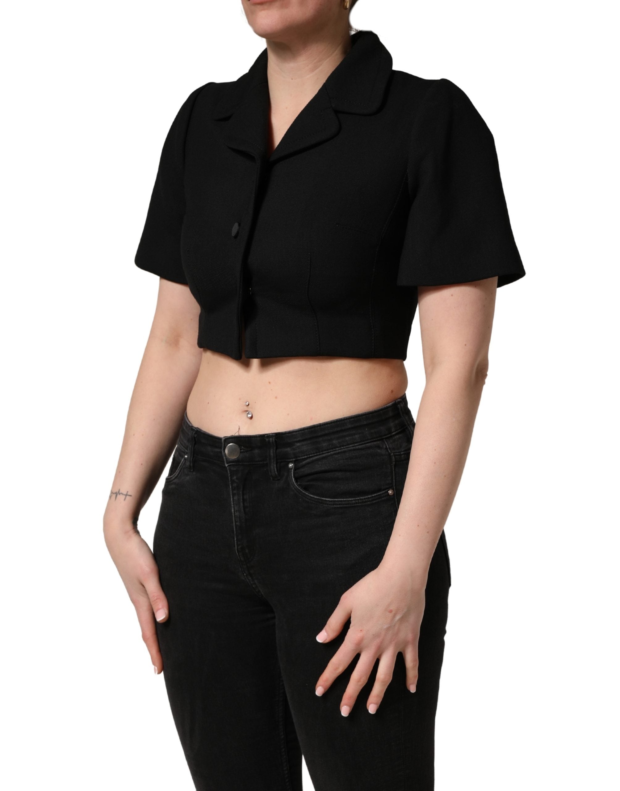 Chemisier court noir à col avec manches courtes de Dolce & Gabbana, élégant et tendance.