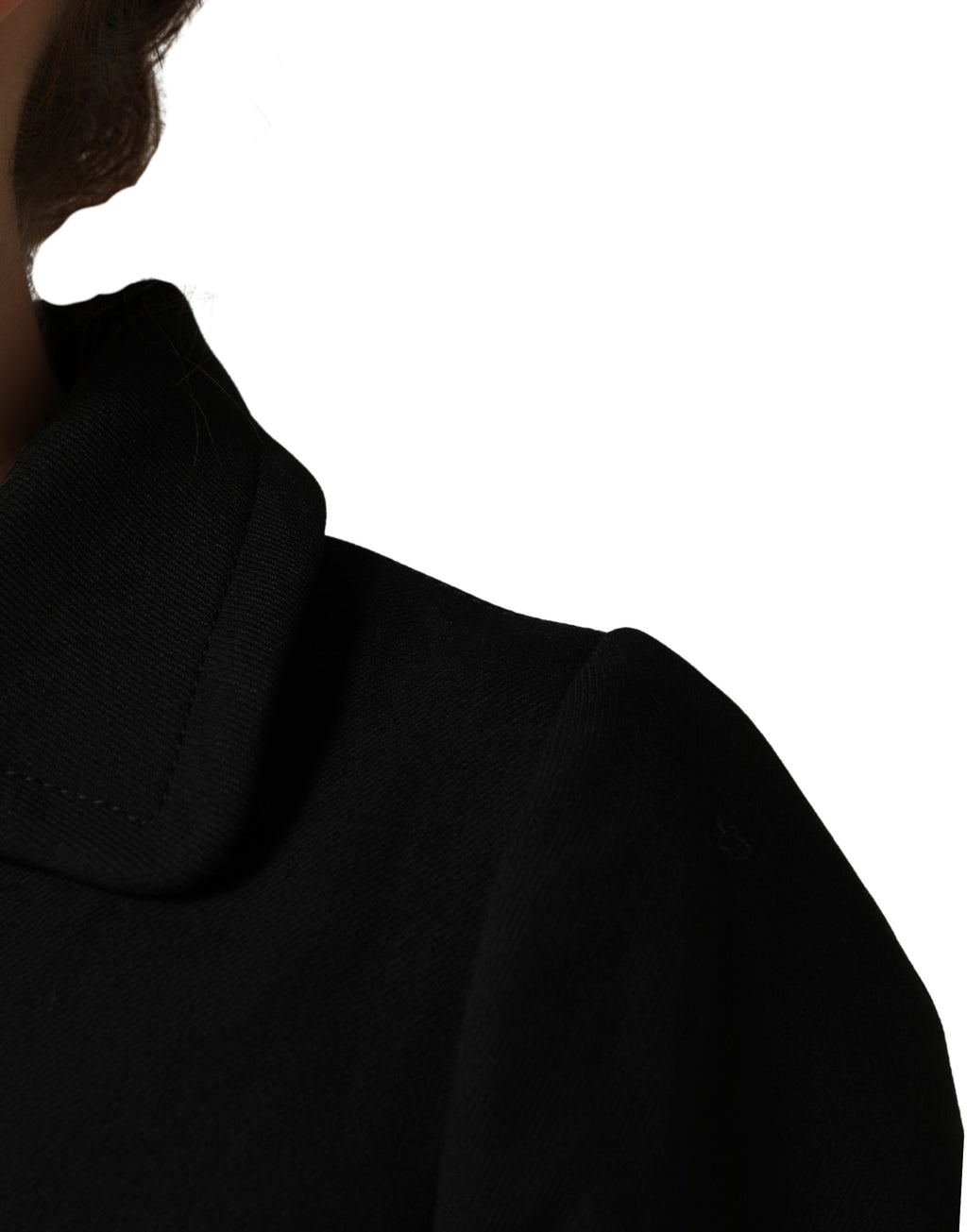 Chemise courte noire Dolce & Gabbana à col avec manches courtes, mode élégante et moderne, vue de face.