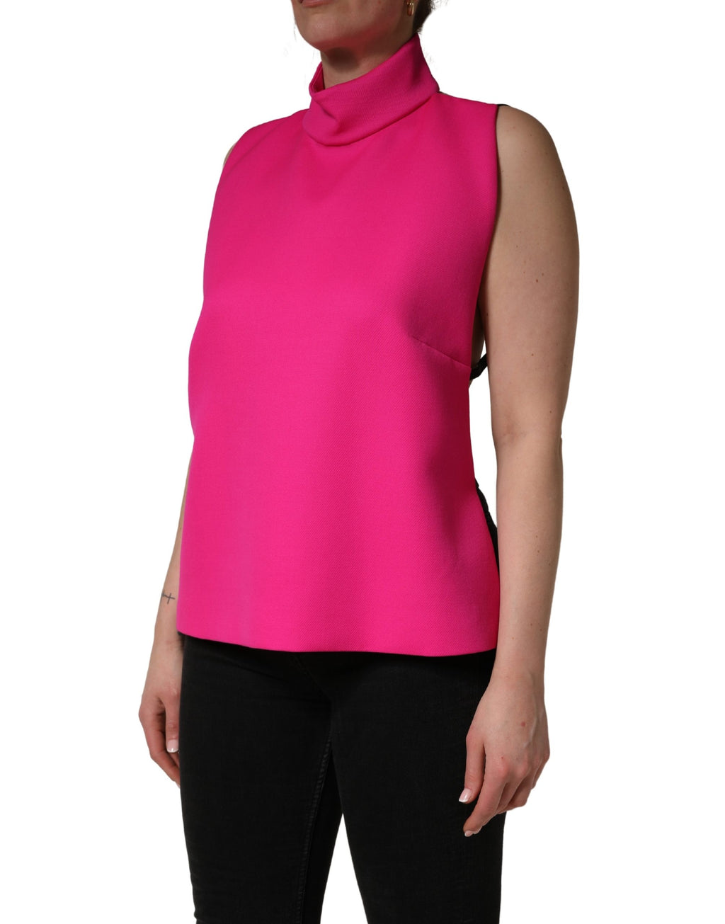 Tank top sans manches en laine rose vif de Dolce & Gabbana, dos nu, style élégant et moderne.