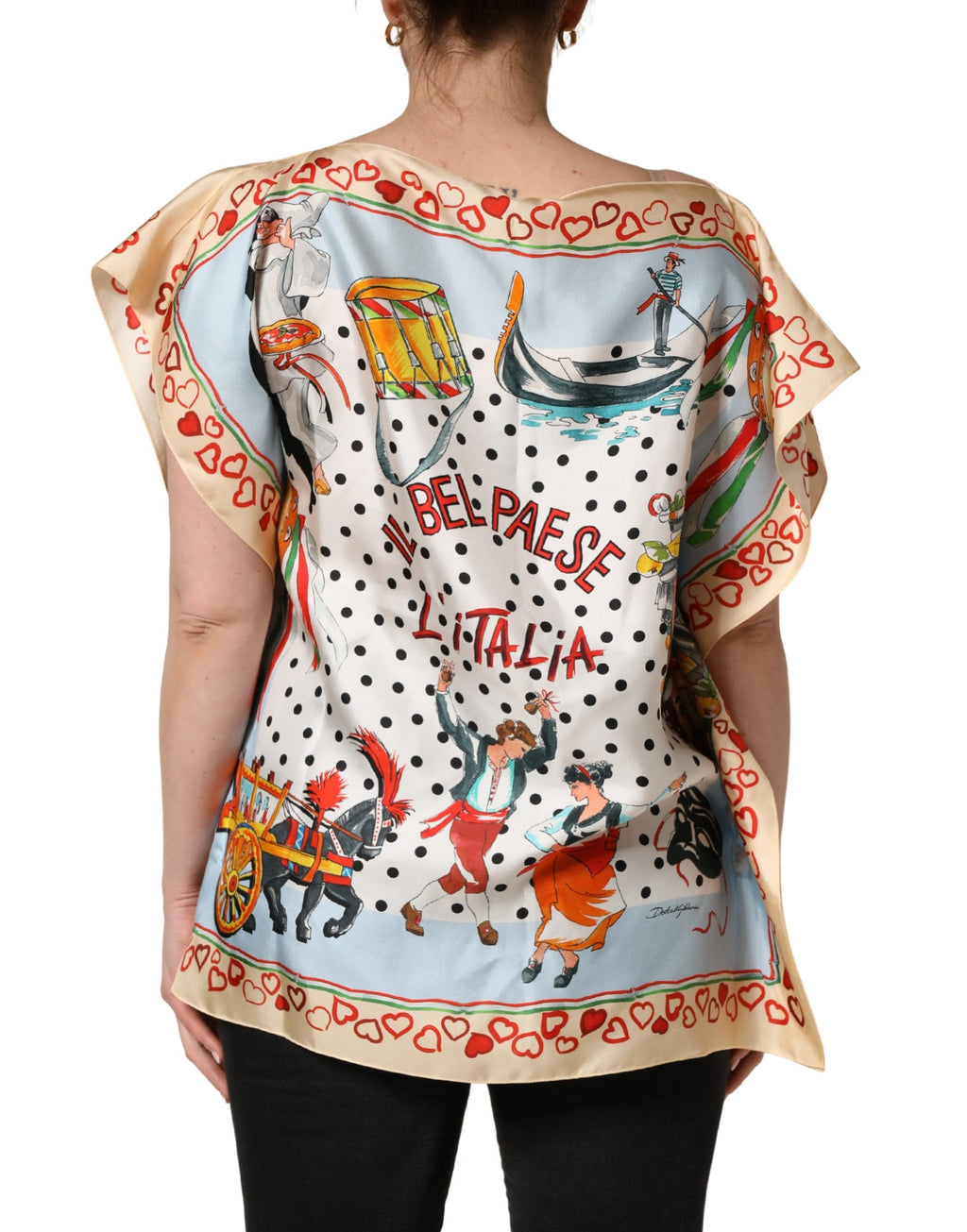 Top en soie Dolce & Gabbana à motifs multicolores représentant des scènes d'Italie, élégant et coloré.