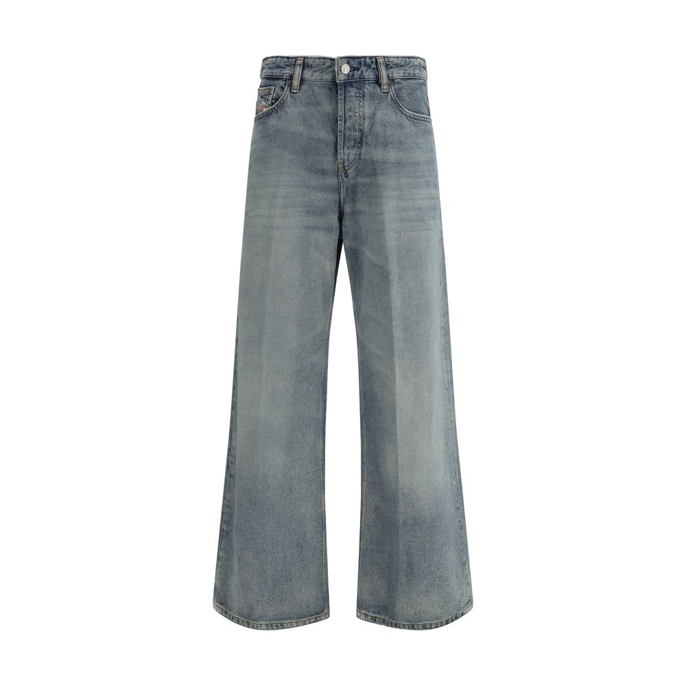 Jeans Diesel en coton bleu, coupe détendue et ajustement relaxé, affichés en détail dans une image claire.