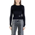 Sweat-shirt noir en viscose de Karl Lagerfeld, coupe décontractée, avec logo discret sur la poitrine, porté dans une tenue casual.