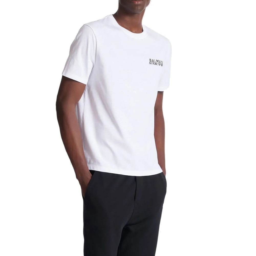 T-shirt blanc en coton de la marque Balmain, coupe classique et logo visible sur la poitrine.