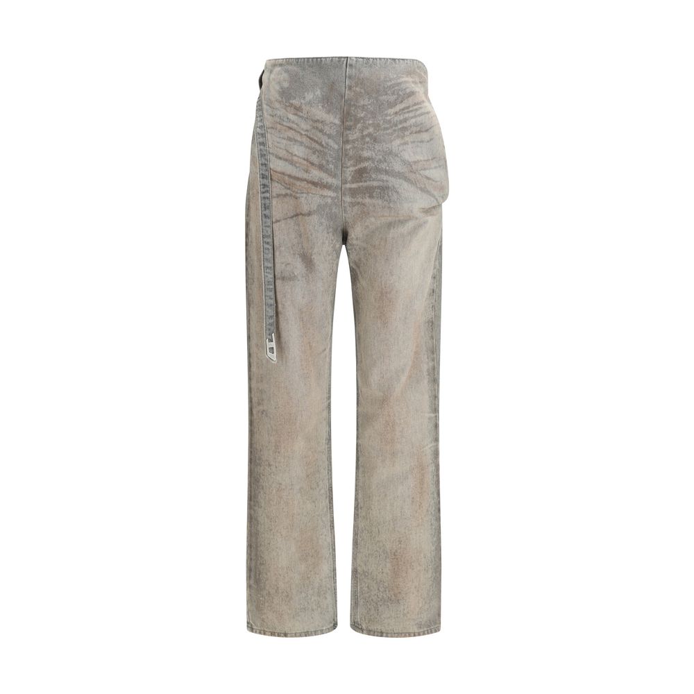 Jeans slim en coton gris de la marque Diesel, coupe ajustée et style moderne, visibles dans l'image.