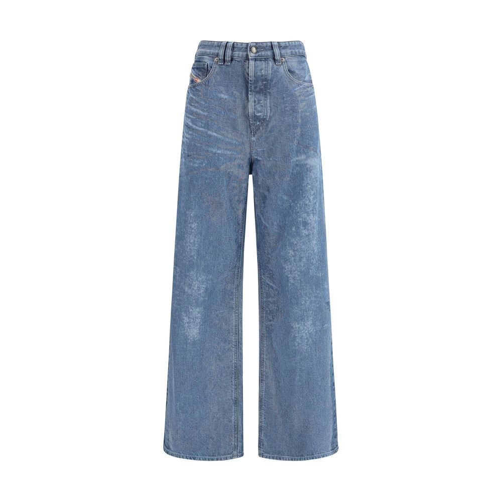 Jeans Diesel en coton bleu à coupe décontractée, style relaxé, visibles avec détails de couture et bouton en métal.