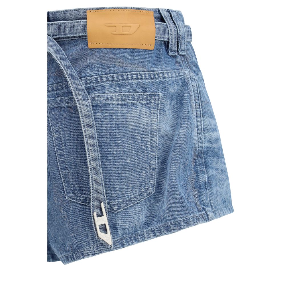 Shorts bermuda en coton bleu de la marque Diesel, vue de face avec détails de couture et ceinture.