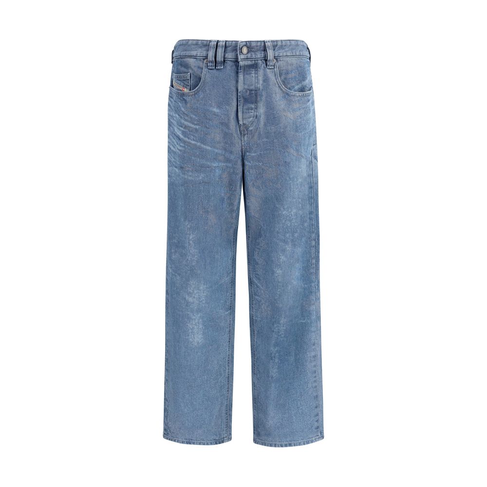 Jeans droits en coton bleu Diesel, style classique, visible avec poches avant et ceinture en denim.