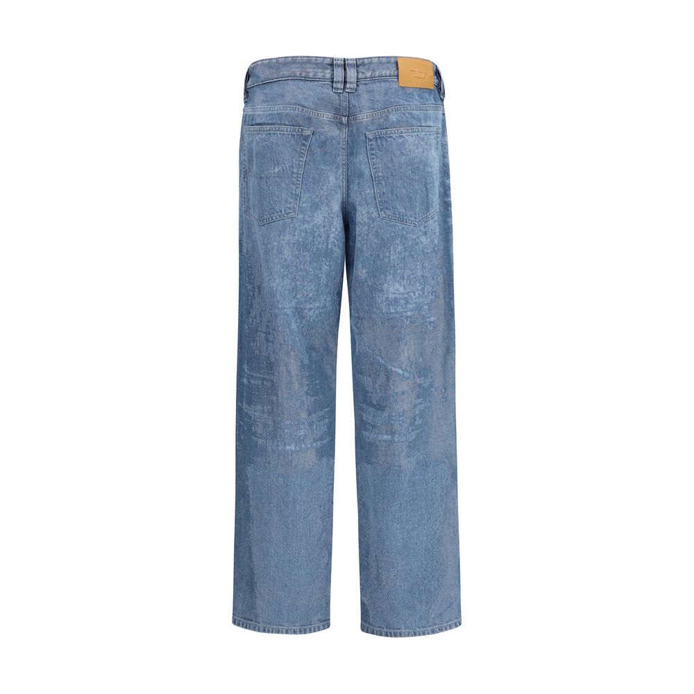 Jeans droits en coton bleu Diesel, coupe classique, visible sur un mannequin.