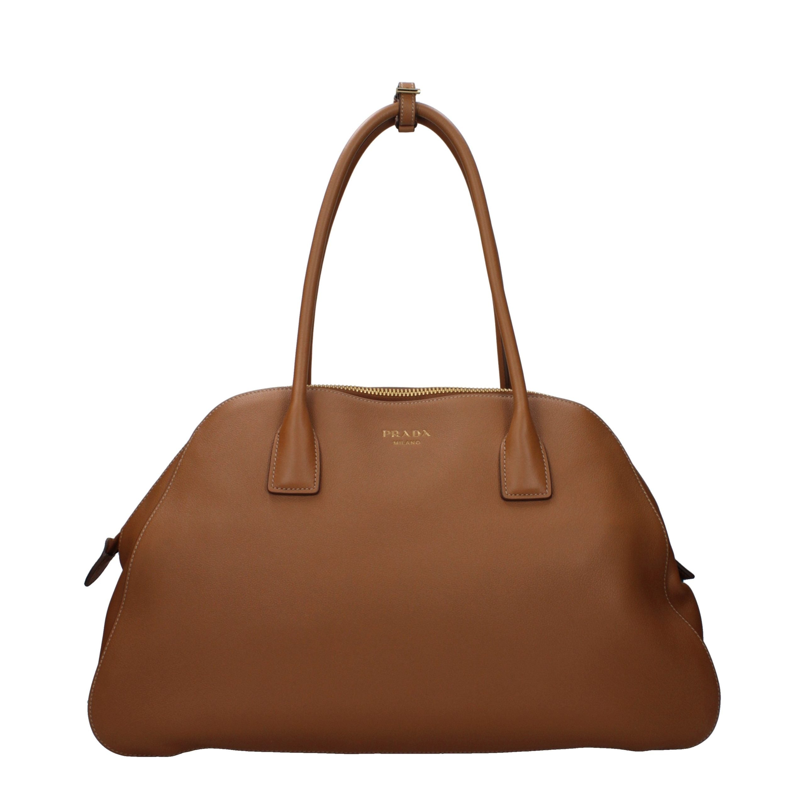 Sac à main en cuir marron Prada, sacoche d'épaule élégante avec détails raffinés, vue en gros plan.