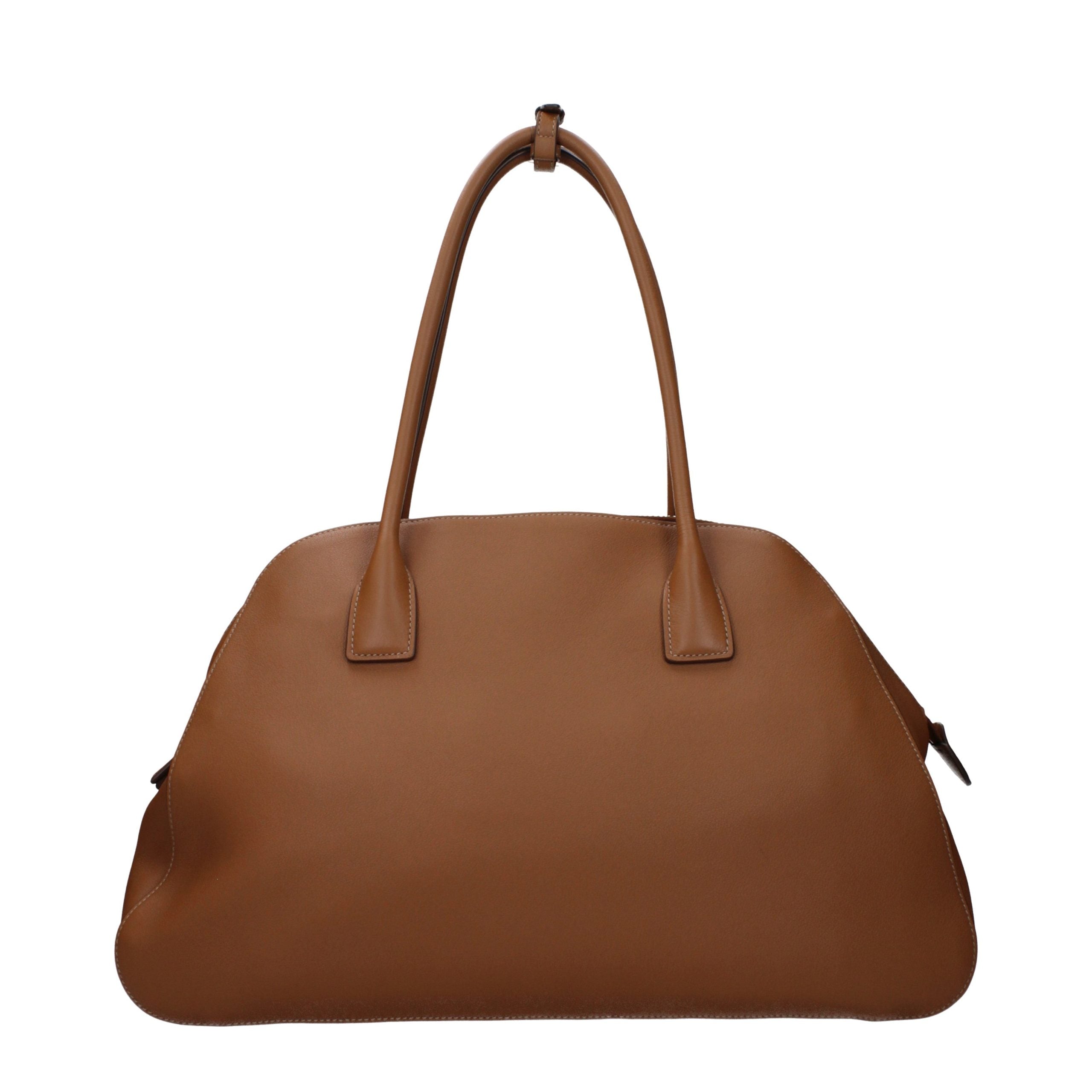 Sac à bandoulière en cuir marron Prada, élégant et sophistiqué, avec détails en métal doré et design classique.