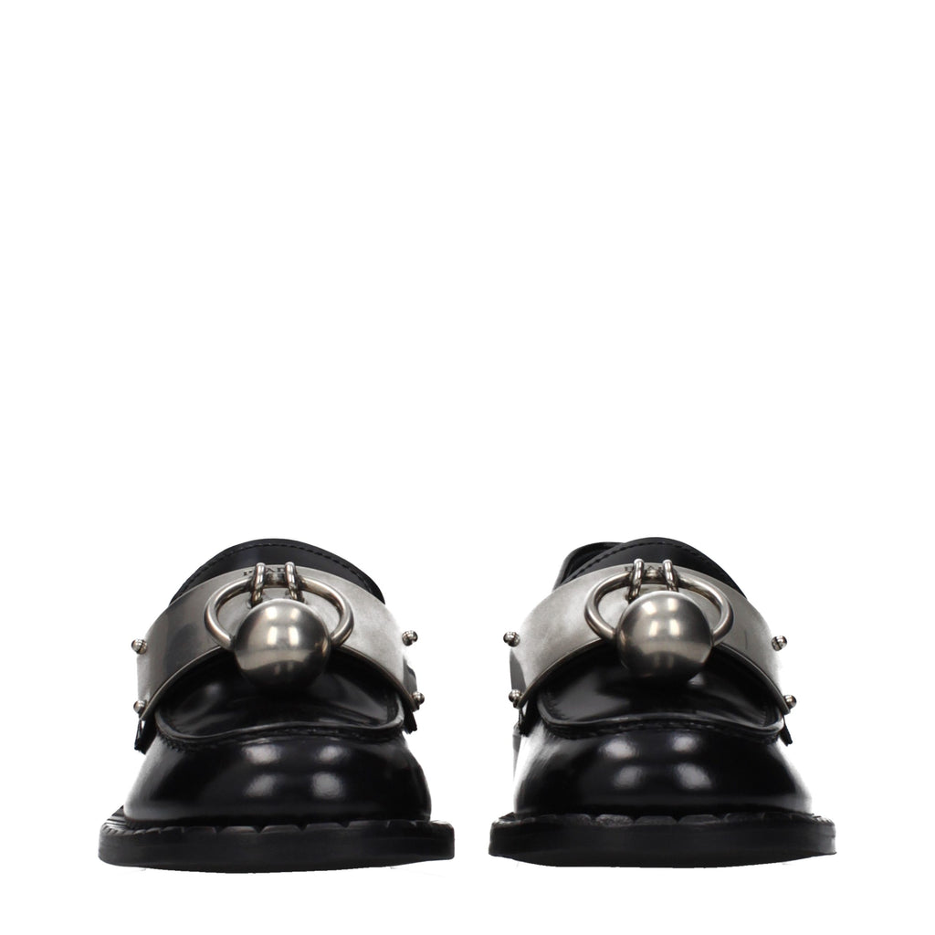 Chaussures mocassins en cuir noir Prada, slip-on élégants pour homme, avec finition lisse et design classique.